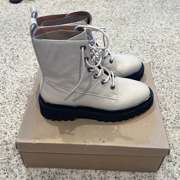 Madewell Lace-up Lugsole Boots - Picture 2 of 4